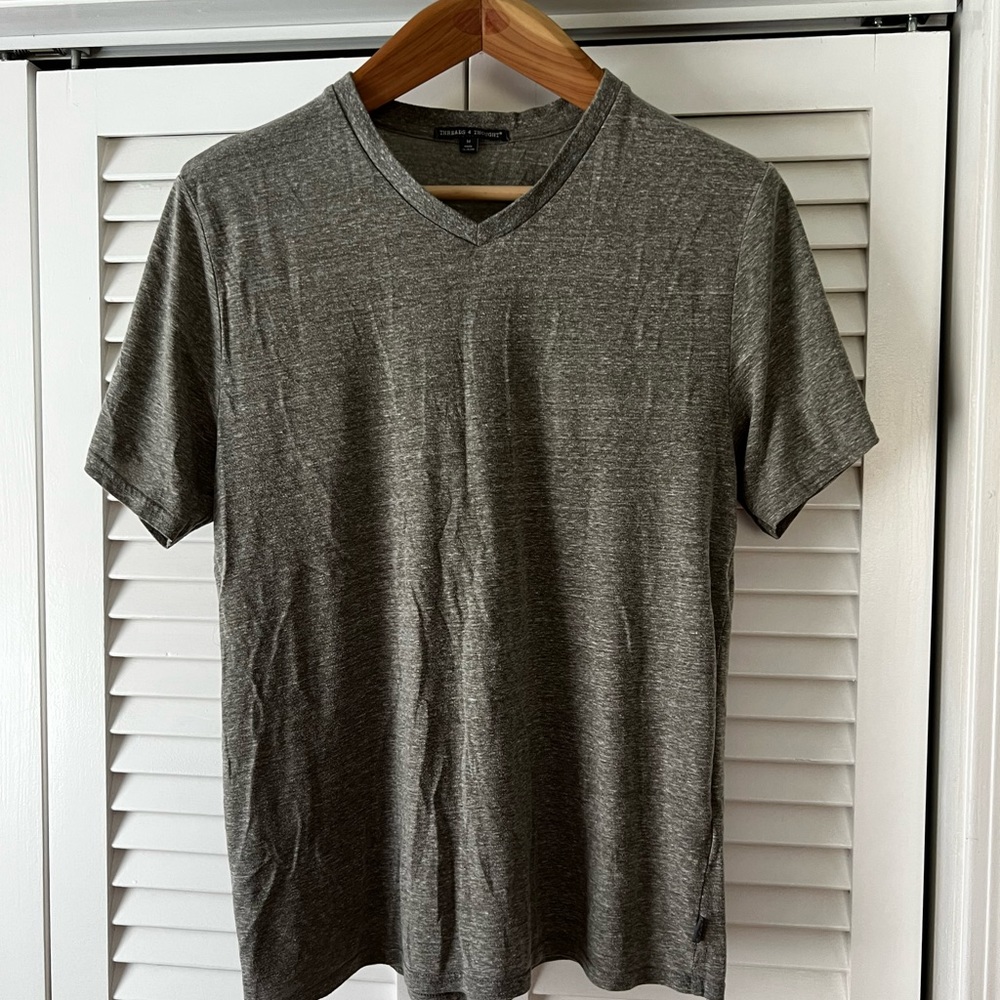 Men’s soft thin threads 4 thoughts T-shirt